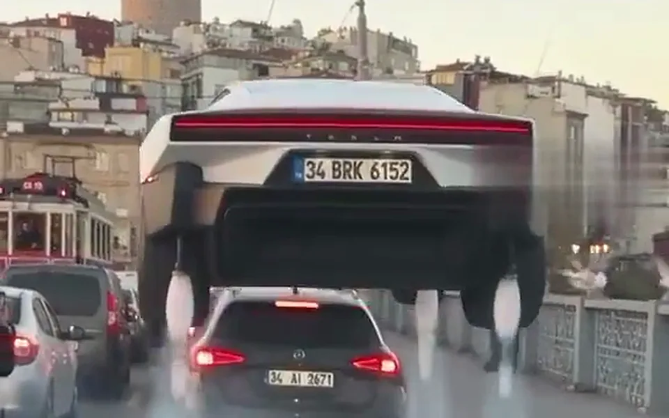 Hover Over Traffic: Du steckst im Stau, drückst HOVER und hebst über alle Autos ab